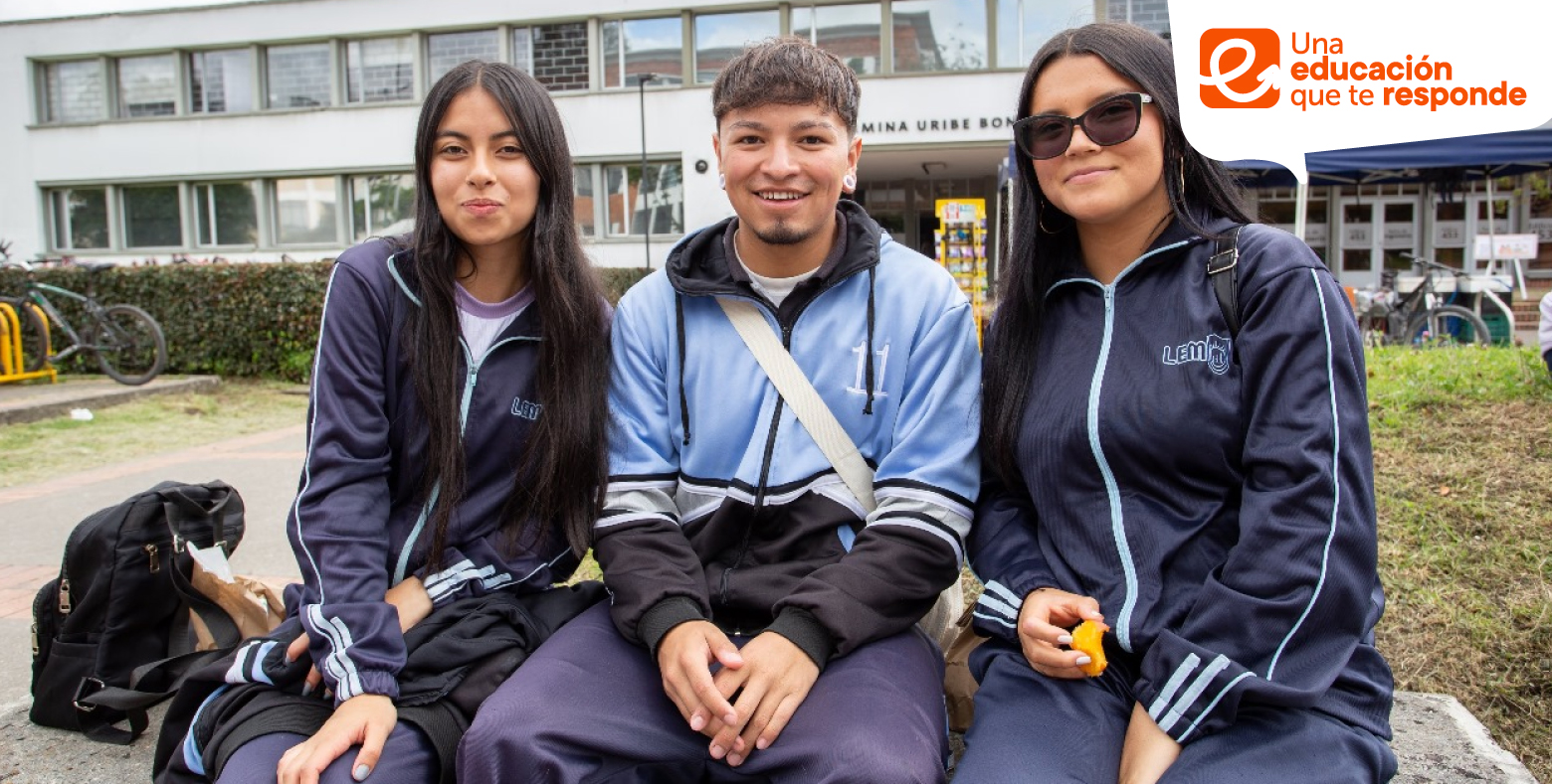 Estudiantes de colegio distrital