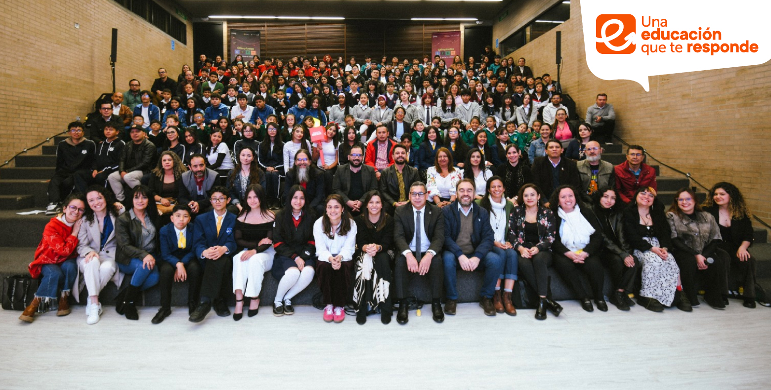 Estudiantes de colegio distrital