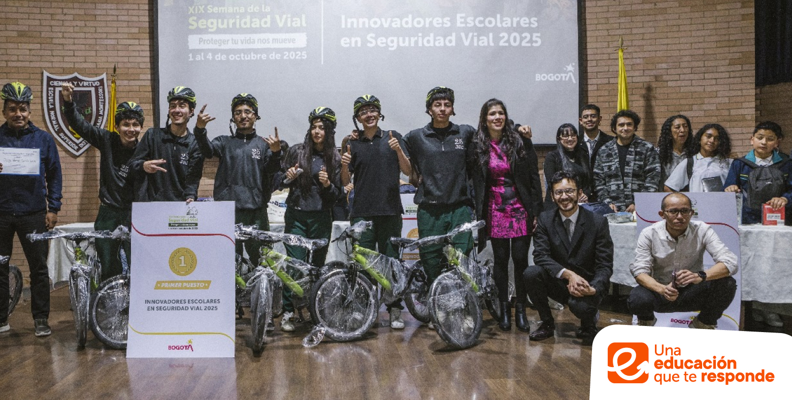 Estudiantes de colegio distrital