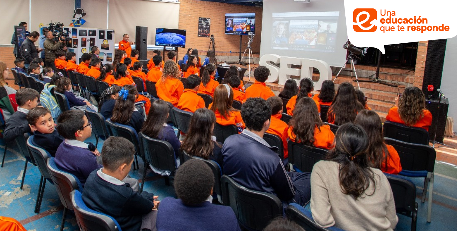 Estudiantes de colegio distrital