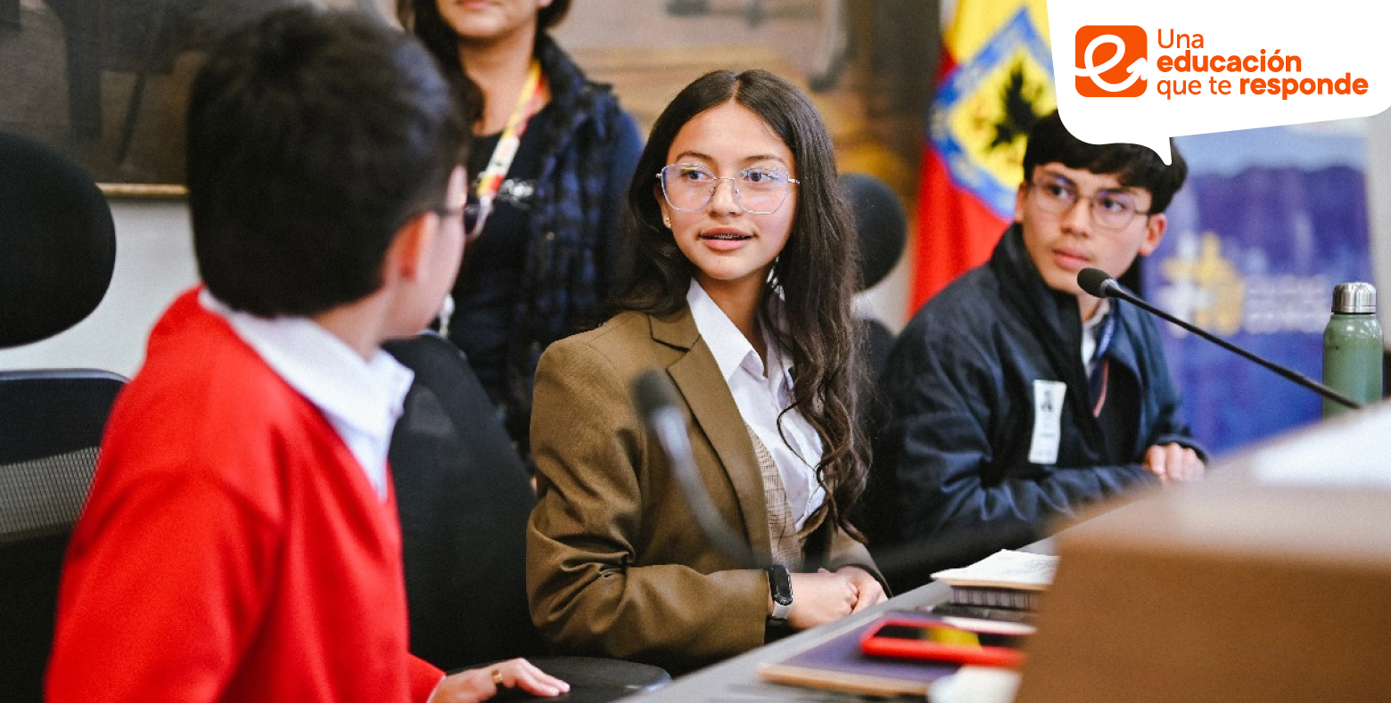 Estudiantes de colegio distrital en Concejo de Bogotá