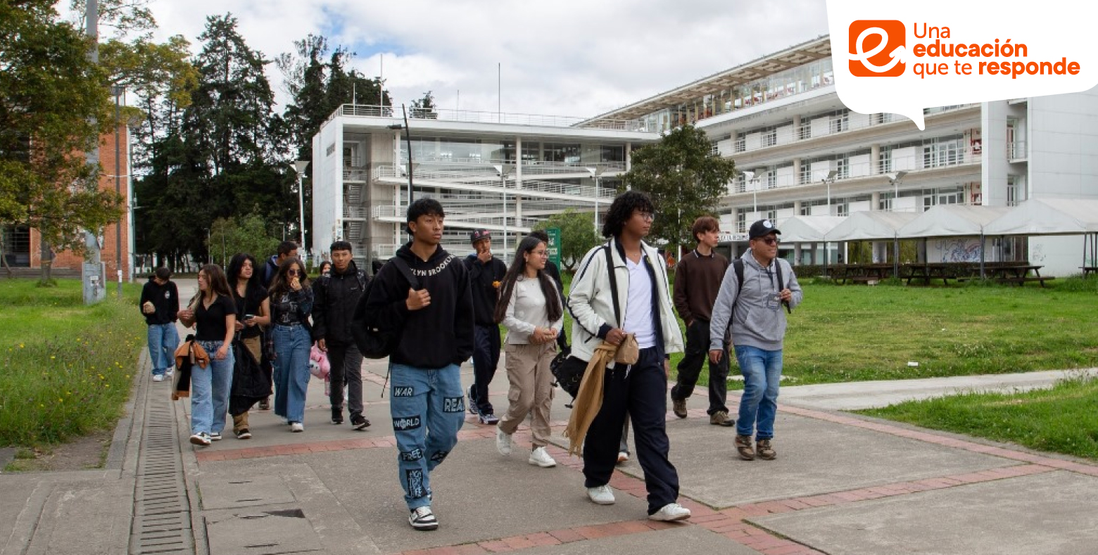 Estudiantes de colegio distrital