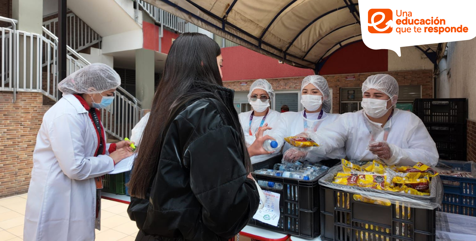 Estudiantes de colegio distrital