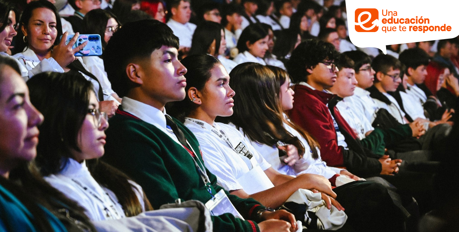 Estudiantes de colegio distrital