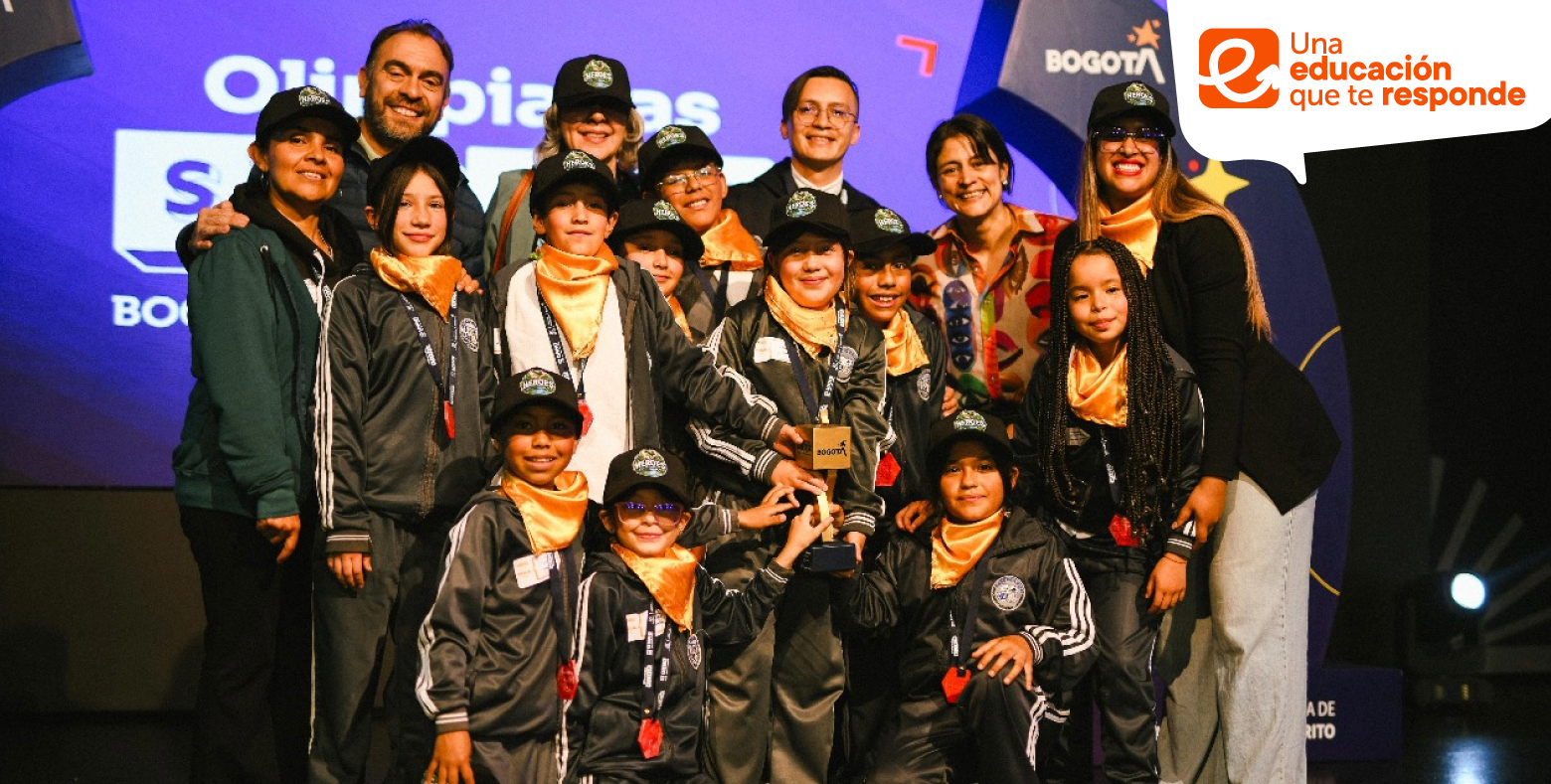 Estudiantes de colegio distrital