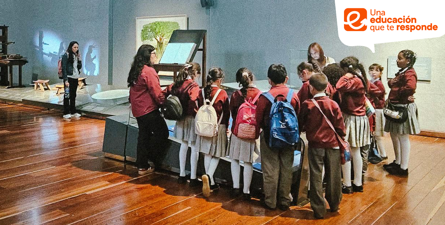 Estudiantes de colegio distrital