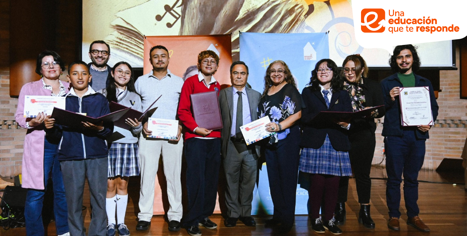 Estudiantes de colegio distrital