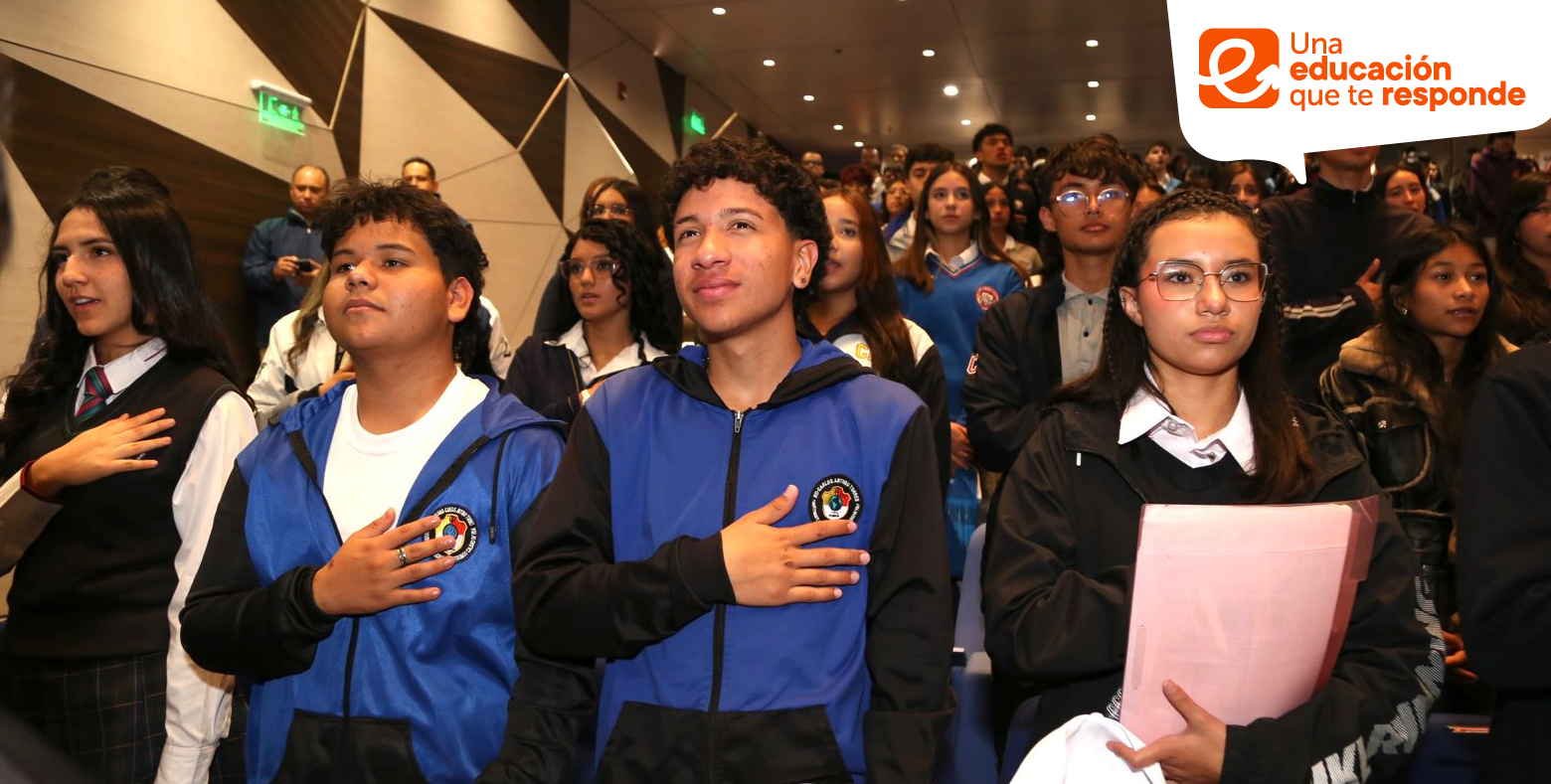 Estudiantes de colegio distrital