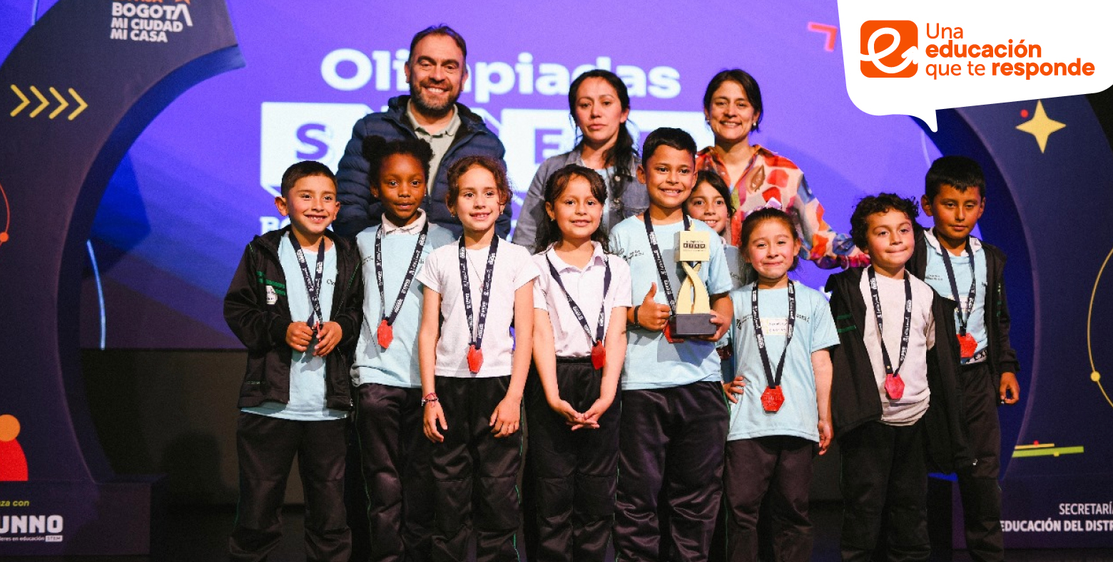 Estudiantes de colegio distrital