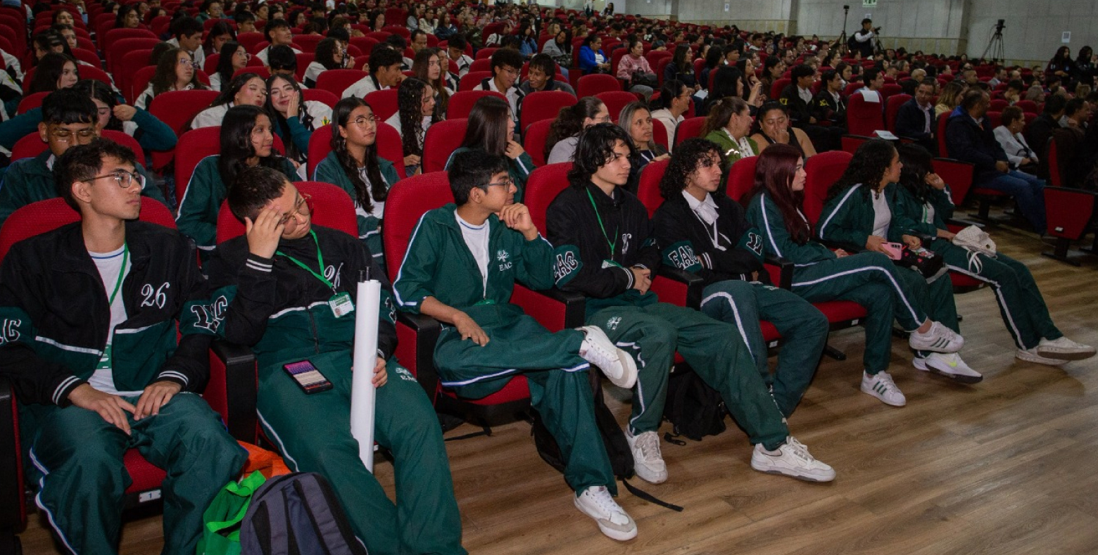 Estudiantes de colegio distrital