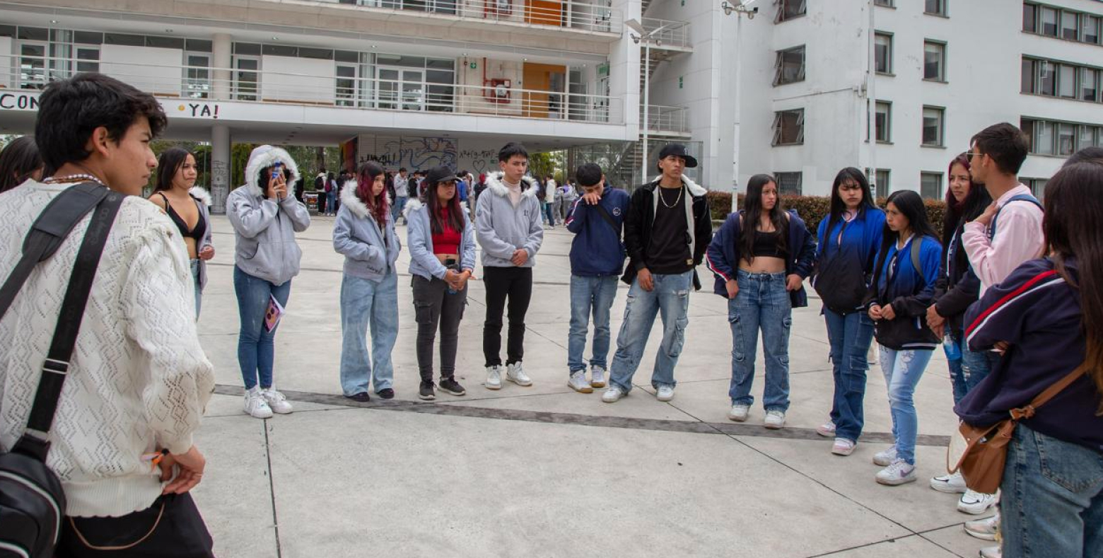 Estudiantes de colegio distrital