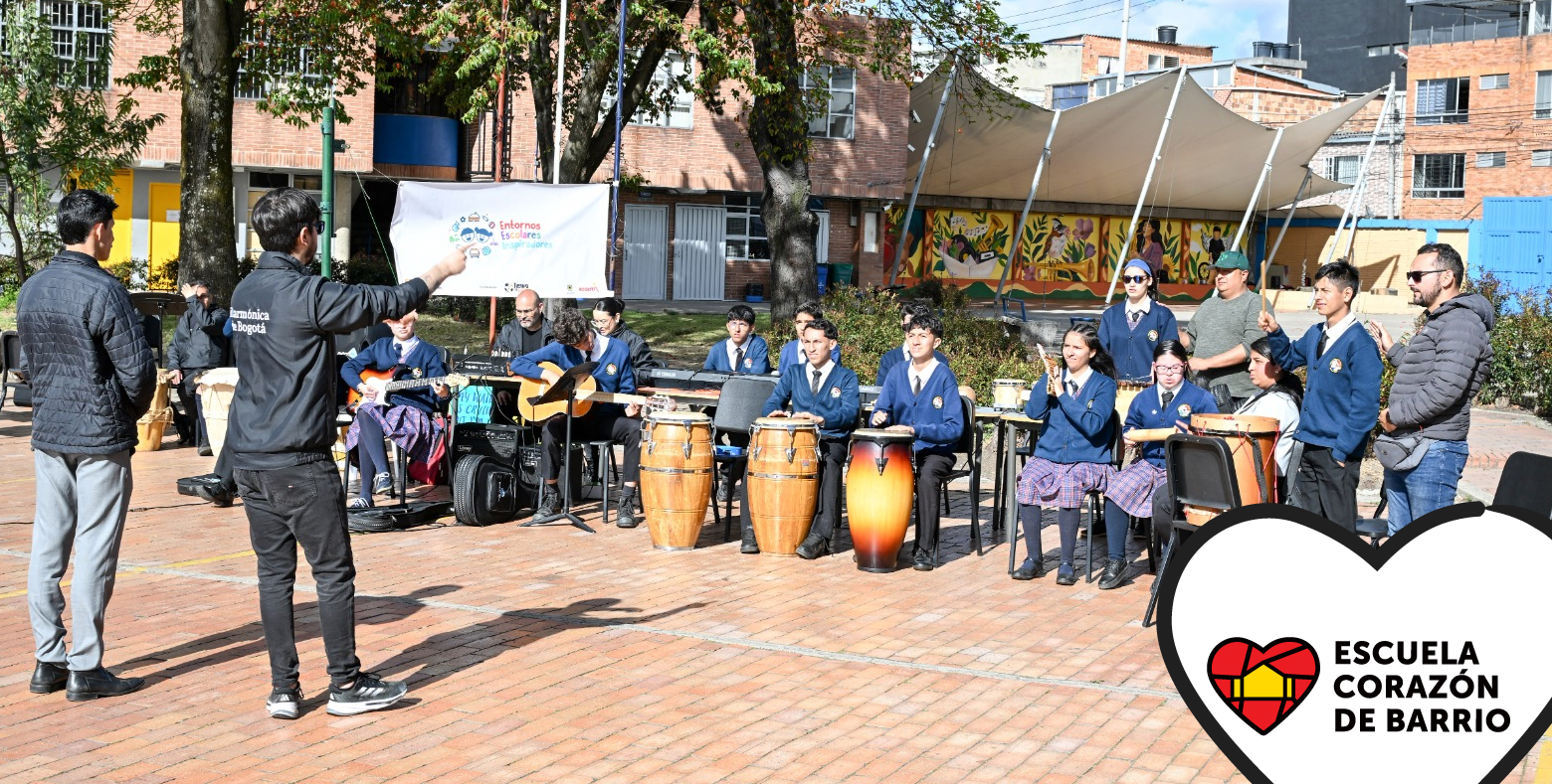 Estudiantes de colegio distrital