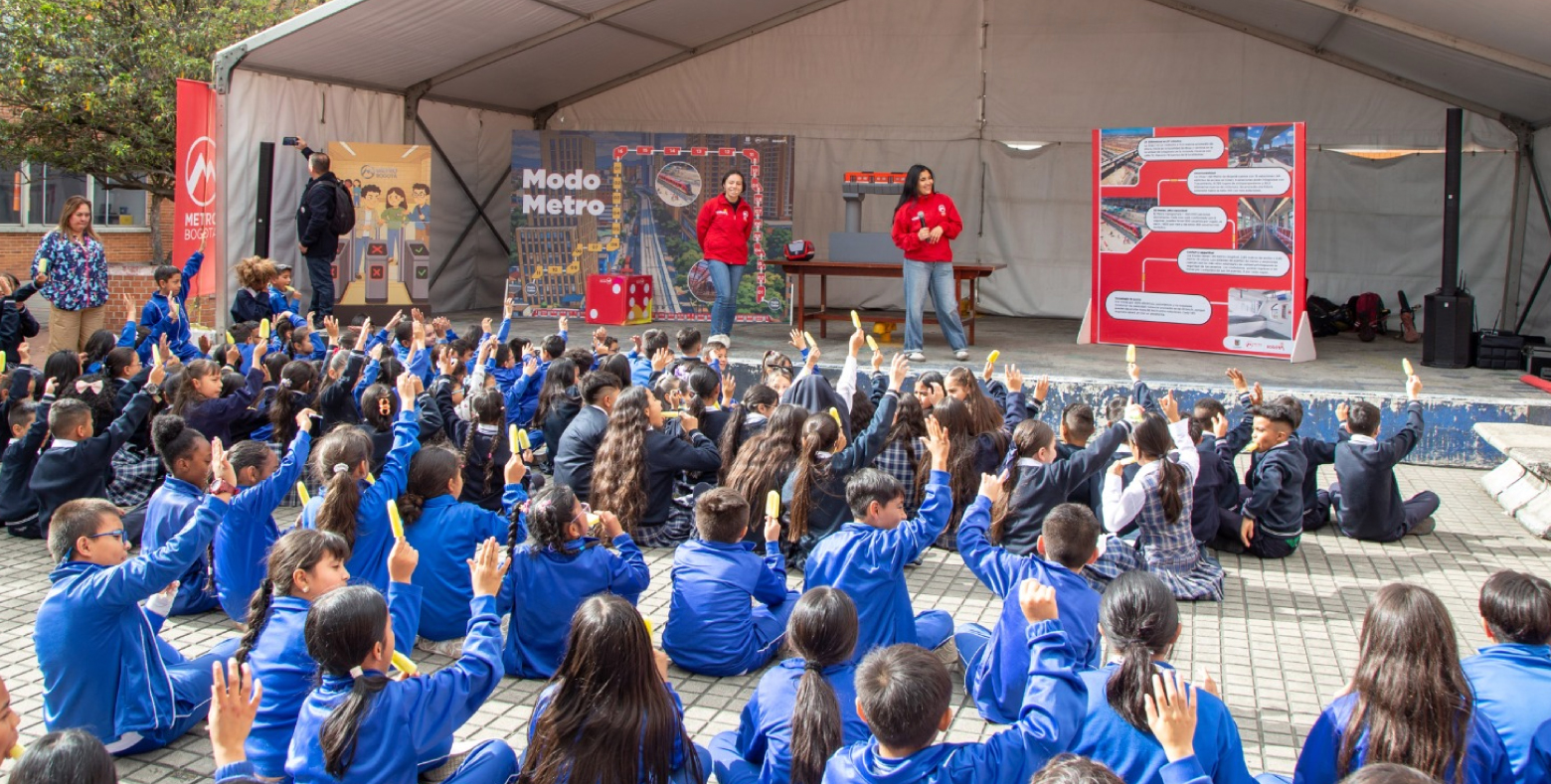 Estudiantes de colegio distrital