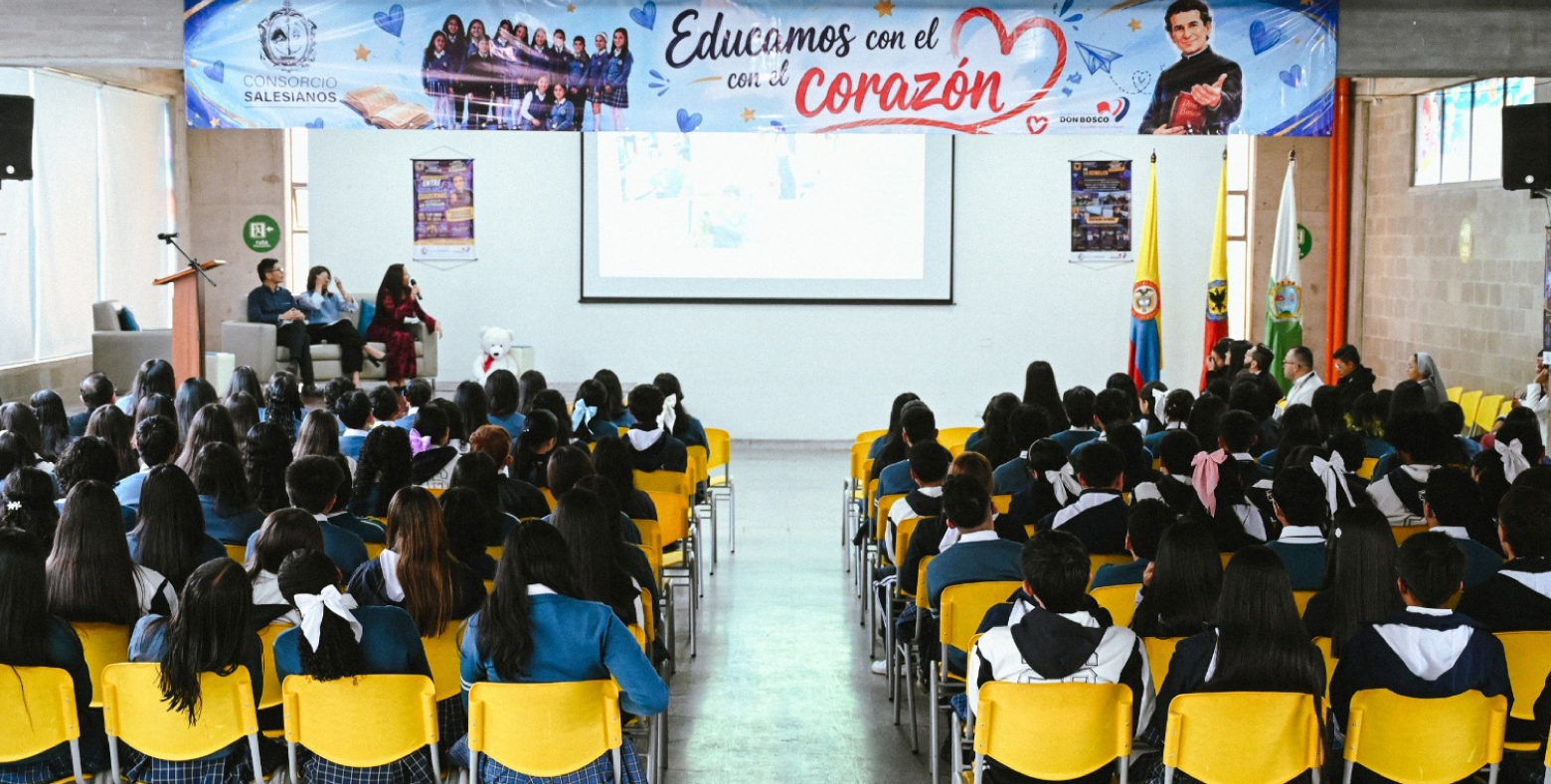 Estudiantes de colegio distrital