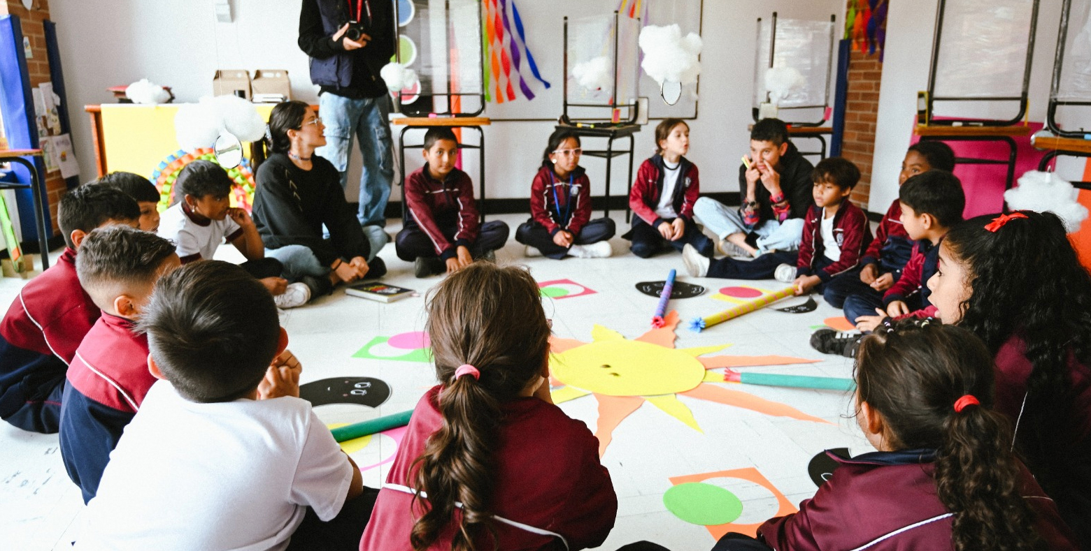 Estudiantes de colegio distrital