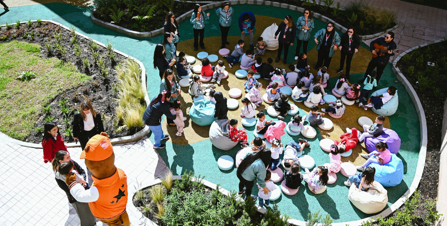 Estudiantes de colegio distrital