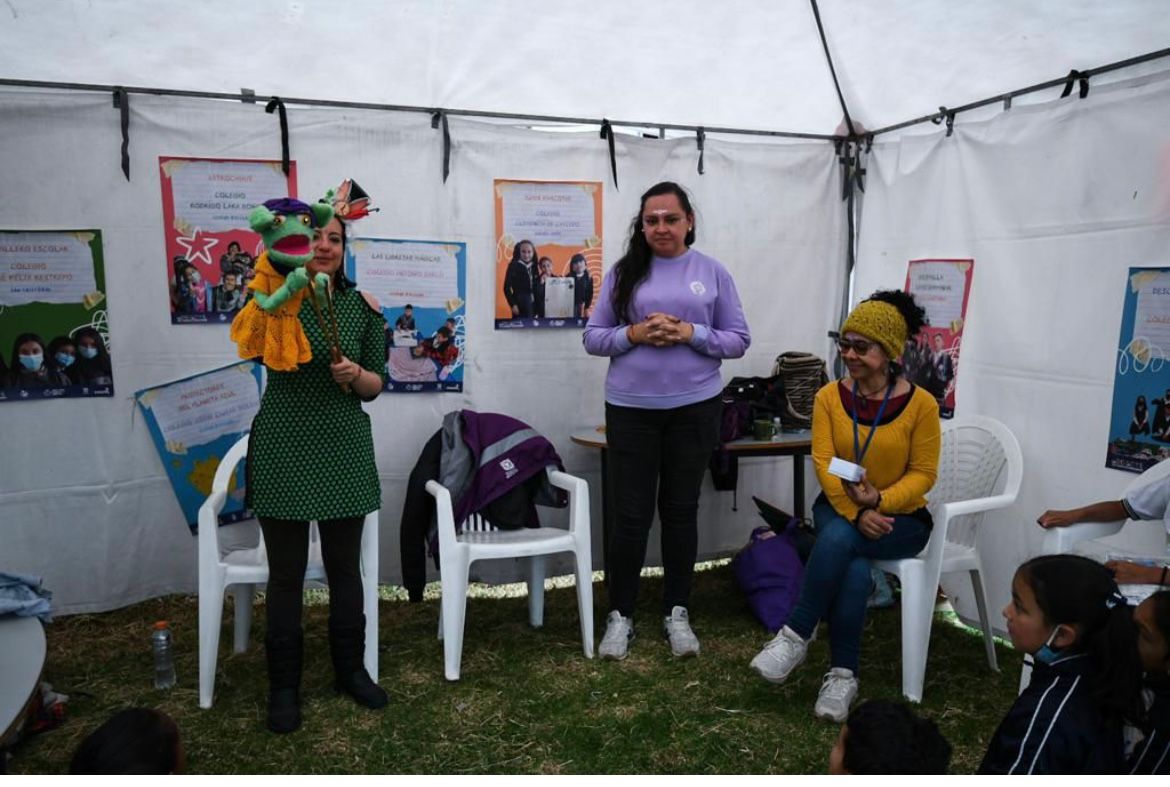 ​​​​​​Escuela violetas y colores