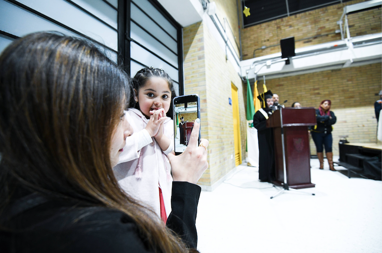 Estudiante graduandose