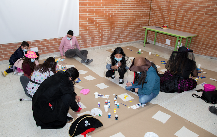 Niños en el regreso a clases al colegio