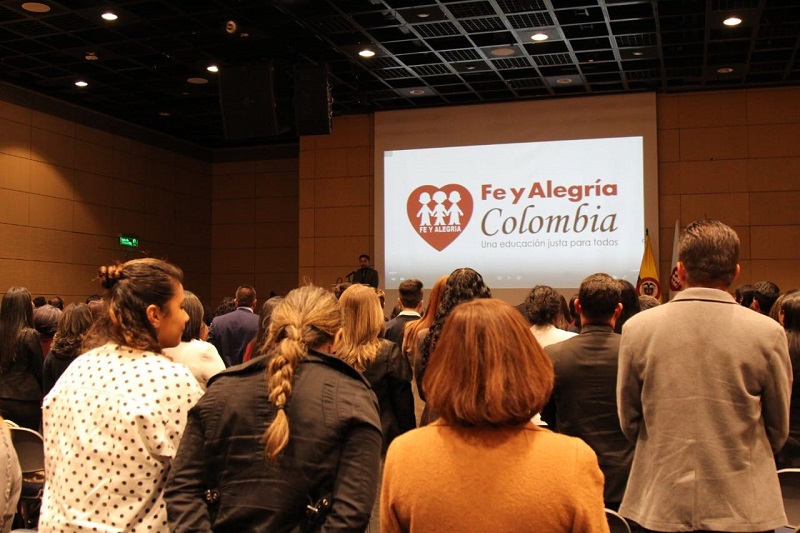 Personas en un auditorio