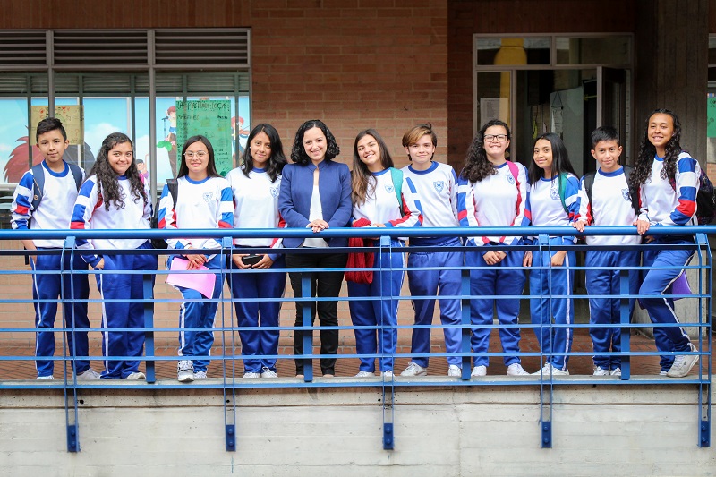 Estudiantes y la profesora Leslie