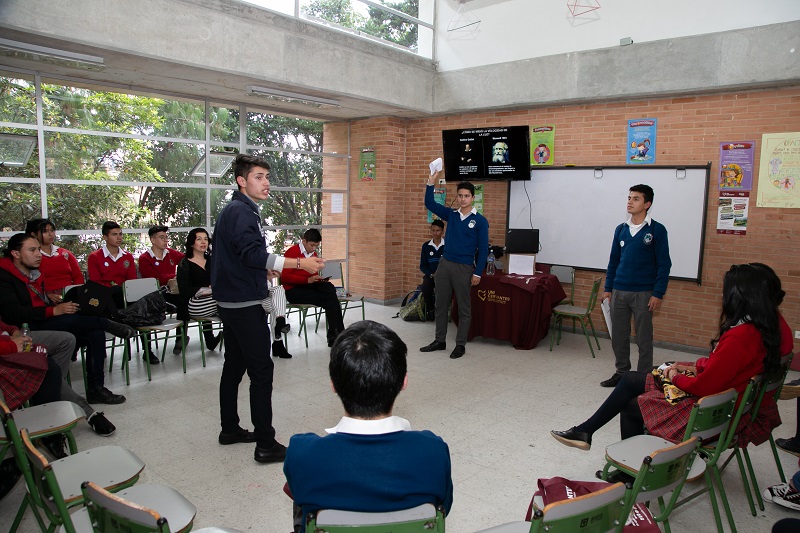 Estudiantes en el aula de clases