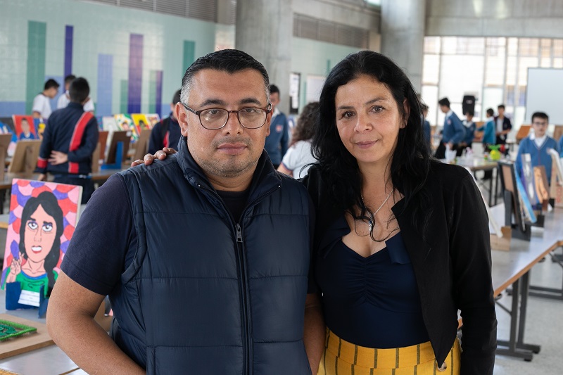 Coordinadora y profesor