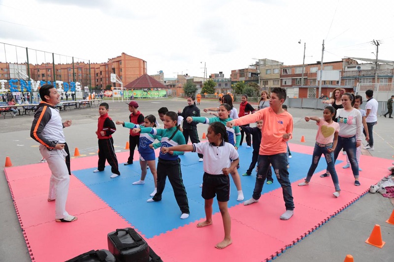 Estudiantes en clases de artes marciales