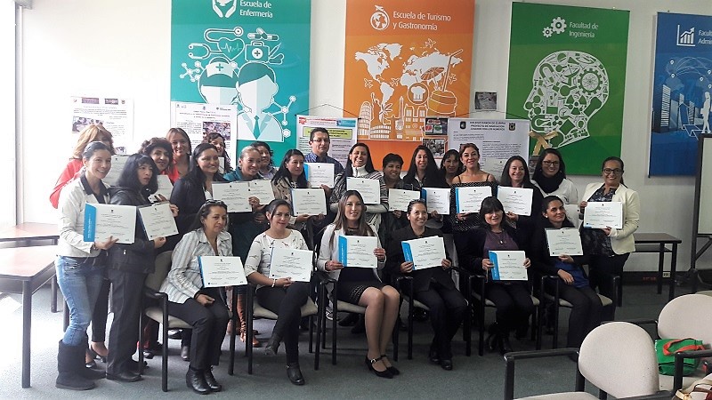 Docentes con diplomas