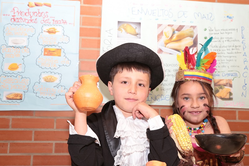 Dos niños disfrazados