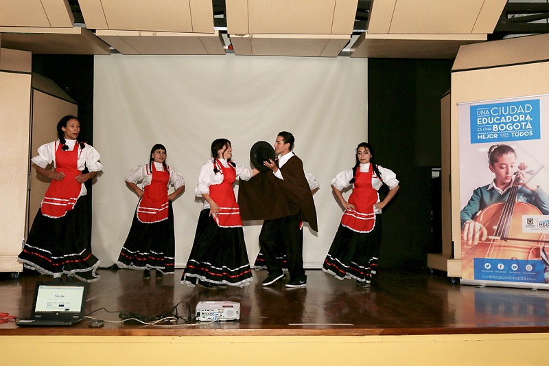 Presentación artística de estudiantes