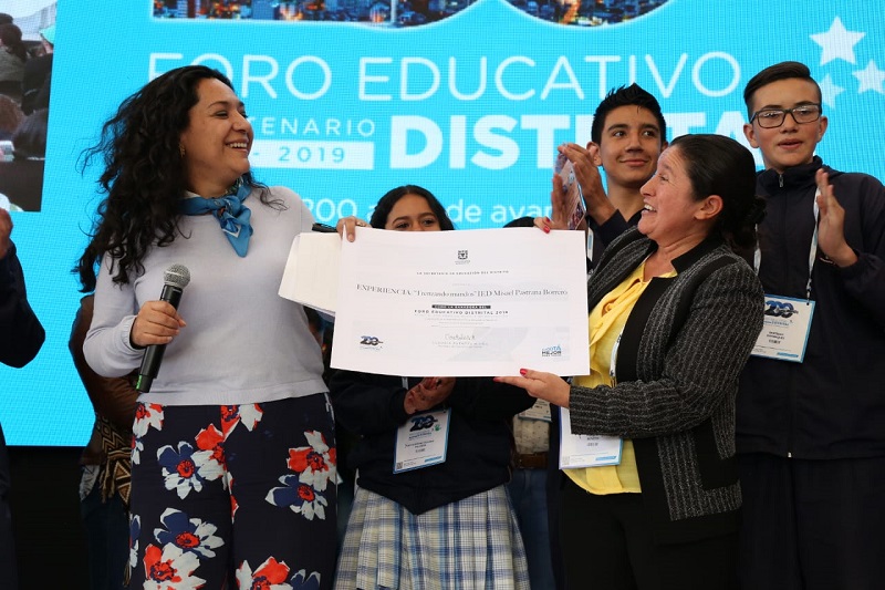 Secretaria y rectora