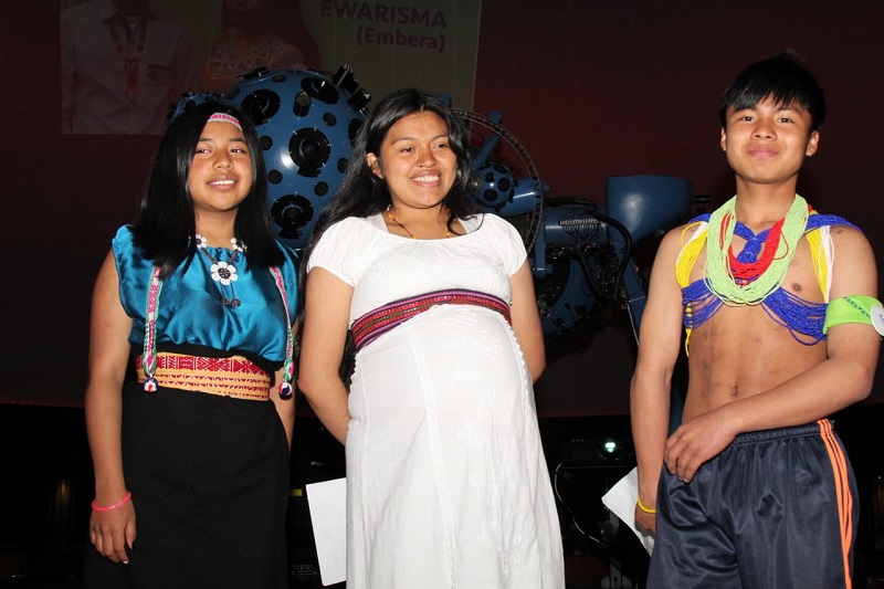 Jóvenes de los pueblos Inga, Wounaan y Muisca
