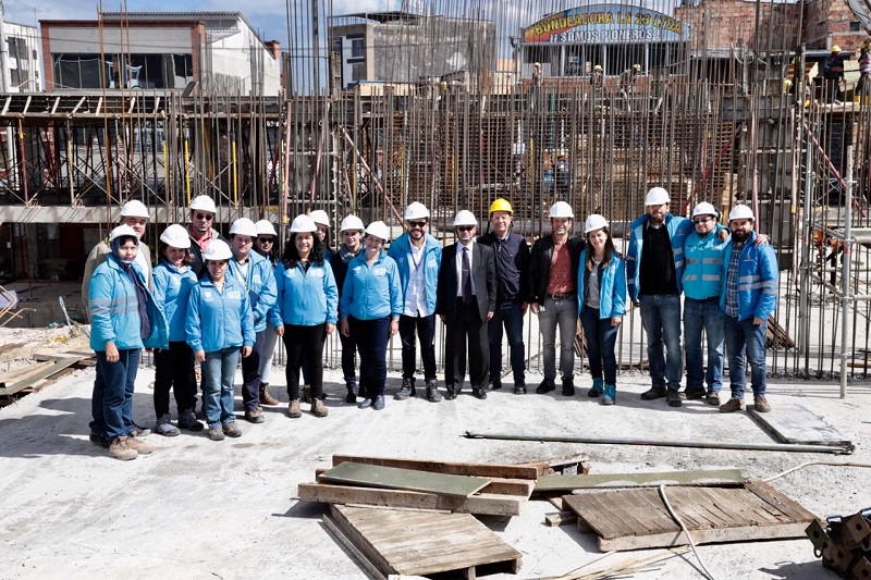 Personal de la Secretaría visitando obras