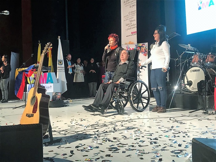 El profesor Montoya en el evento de posesión de personeros 2019