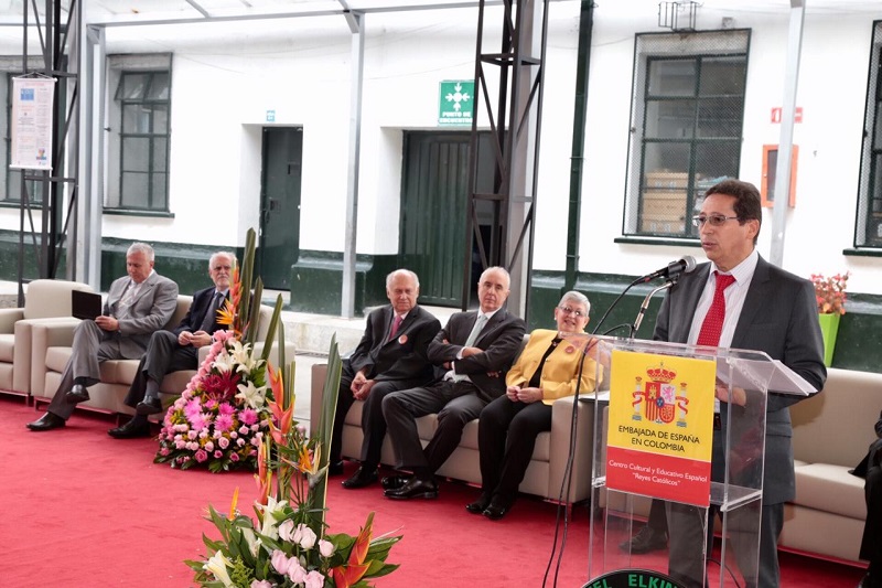 Álvaro Montero, director general de colegios de la Secretaría de Educación hablando