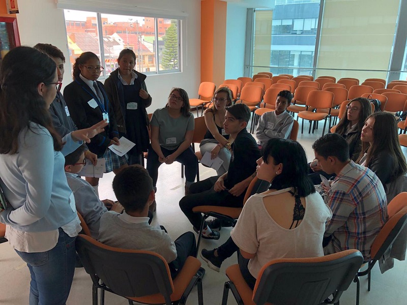 Estudiantes reunidos