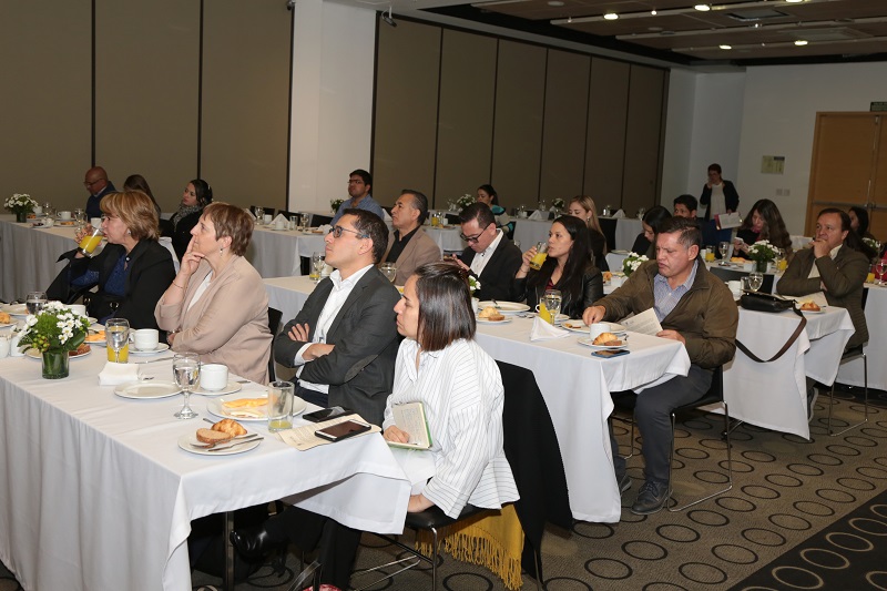 Periodistas y funcionarios