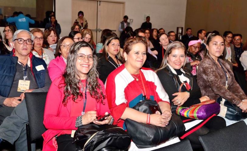 Maestros en un auditorio