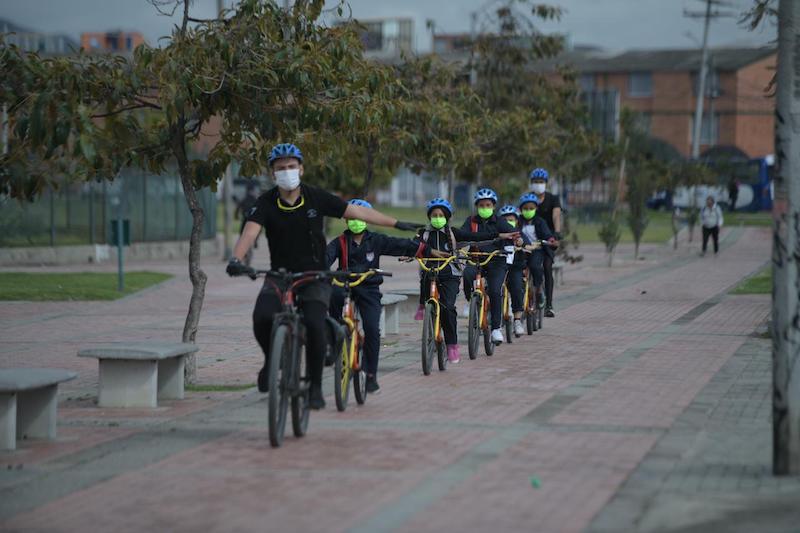 Estudiantes en bici